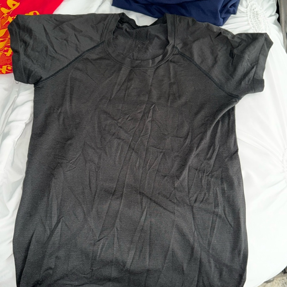 Lululemon black short sleeve top size 6
